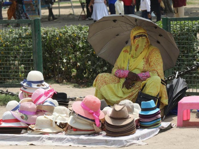   Indian states under severe weather warnings from near 50C heatwave  