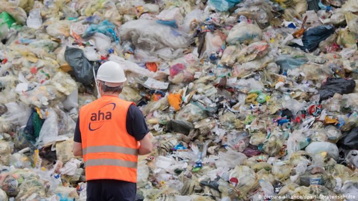   Un mar de basura  :   la plaga del plástico asola Latinoamérica y el Caribe  
