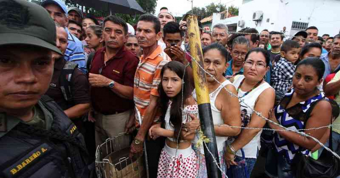 Miles cruzan de Venezuela a Colombia tras reapertura