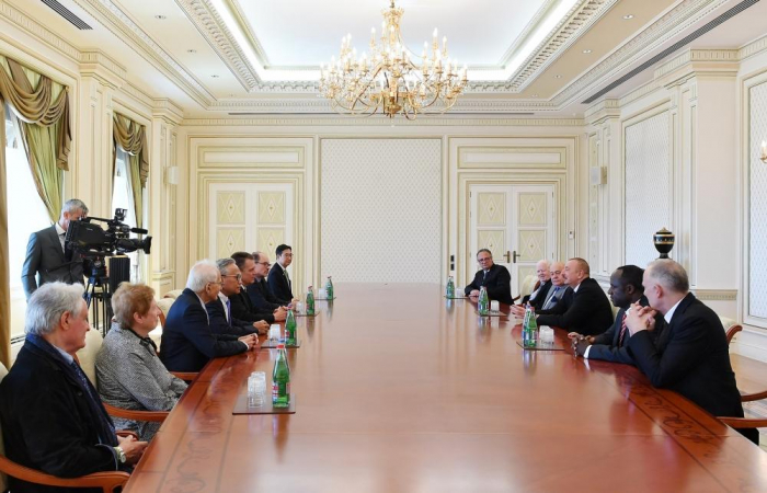  Aserbaidschans Präsident empfängt Delegation der Internationalen Vereinigung der Architekten 