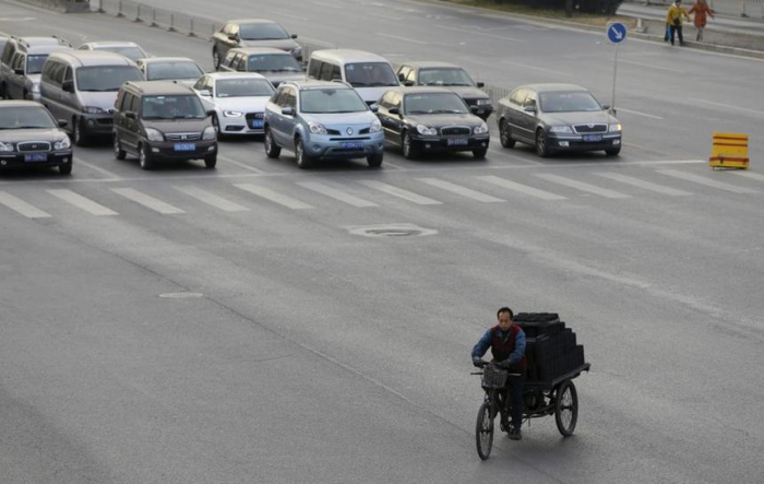 Autoabsatz in China bricht ein - Handelsstreit bremst Nachfrage