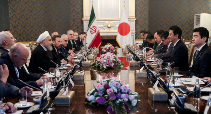 Tokio valora como positiva la reunión de Abe con el presidente iraní
