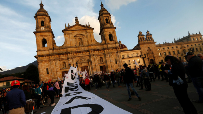   Colombia:   Avalan proceso de recolección de firmas para derogar la Jurisdicción Especial de Paz