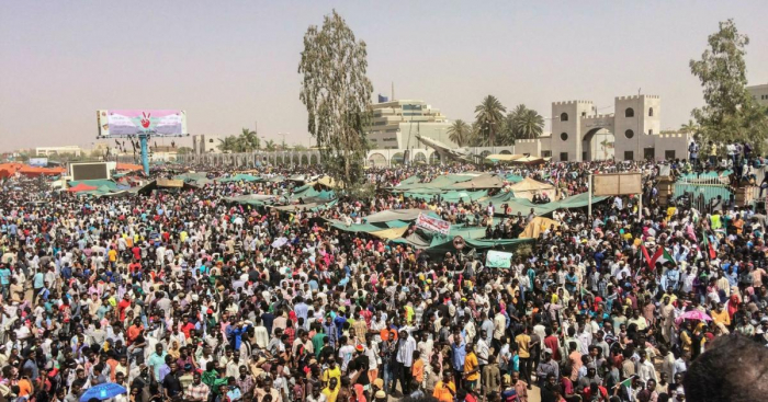 Sudan protests: Military council wants talks to resume