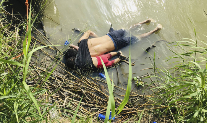 La foto de un padre y su hija ahogados en la frontera mexicana ilustra el drama migratorio