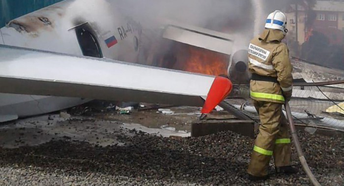   Tote und Verletzte bei Flugzeugunglück in Russland -   VIDEO    