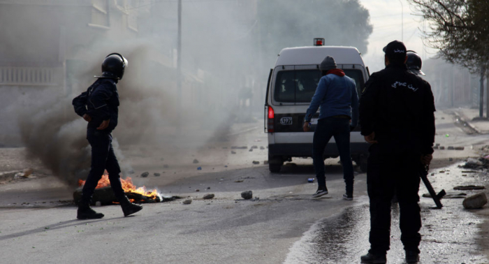 Al menos 4 heridos por el atentado contra un vehículo policial en   Túnez  
