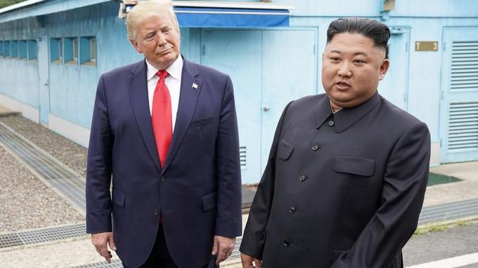 La rencontre impromptue Trump-Kim en 6 phrases
