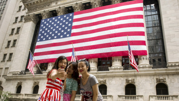 China advierte a sus turistas y empresas sobre los riesgos que pueden enfrentar en EEUU