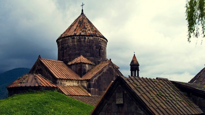     VIDEO:   Un incendio azota un monasterio armenio medieval  