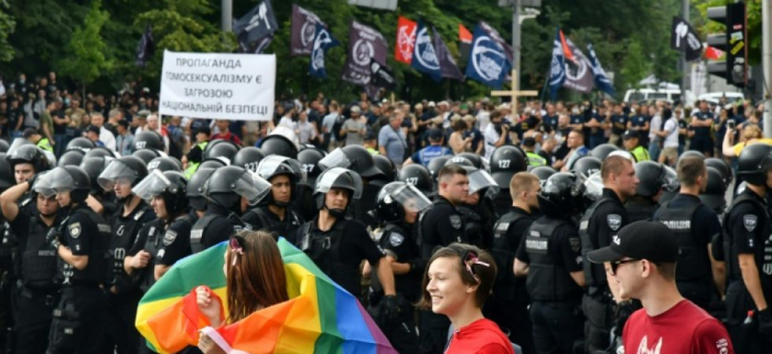Ukraine : la gay pride réunit des milliers de personnes à Kiev