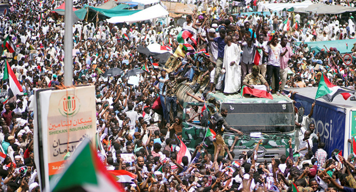 المعارضة السودانية تدعو جميع الطيارين للدخول في عصيان مدني ومنع الرحلات