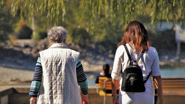 Los paseos diarios podrían ayudar a las mujeres mayores a vivir más tiempo