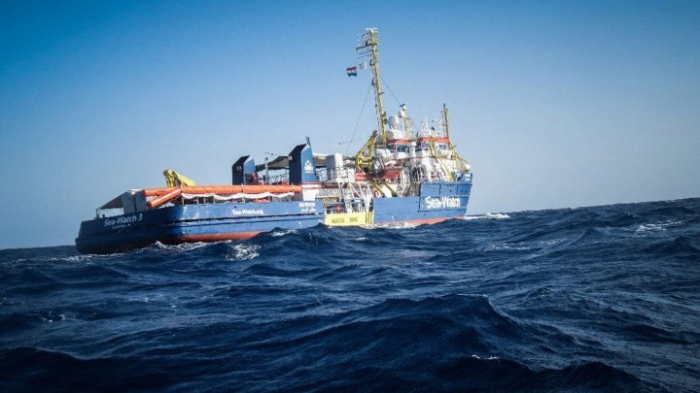 Kontrolle von Pässen auf See vor Lampedusa