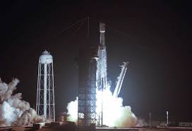  Une fusée SpaceX décolle de Floride avec 24 satellites 