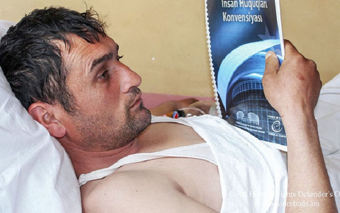  Elvin Ibrahimov, die von Armenier festgenommene Geisel, wurde übergeben