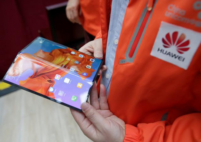 Huawei delays global launch of foldable phone by three months  