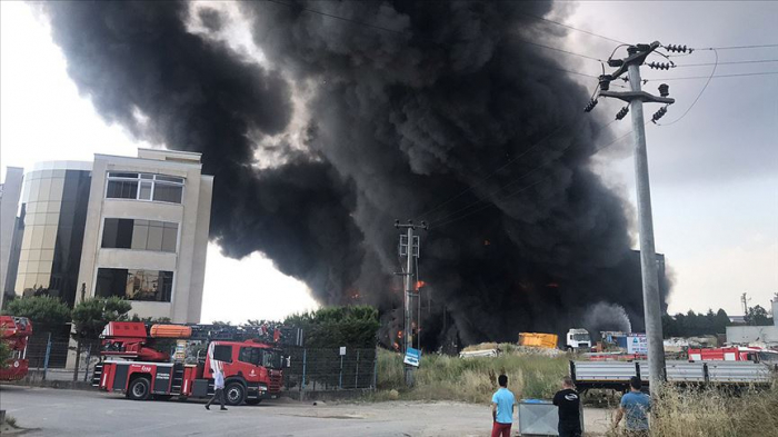  Türkiyədə fabrik yanıb:  Ölən və yaralanan var  