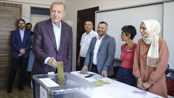   Turquie:   Erdogan vote à Istanbul à l