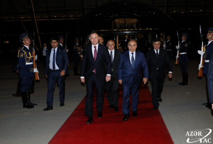   Concluye la visita oficial a Azerbaiyán del presidente polaco  