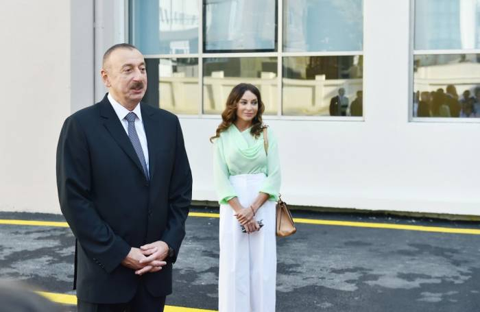  Präsident Ilham Aliyev und First Lady Mehriban Aliyeva öffnen den Komplex für Binnenvertriebene - FOTOS