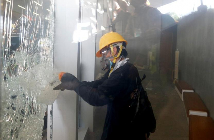 Demonstranten in Hongkong stürmen Parlament