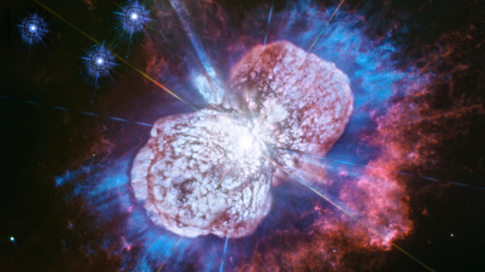  Hubble captures double-star system’s spectacular cosmic fireworks 