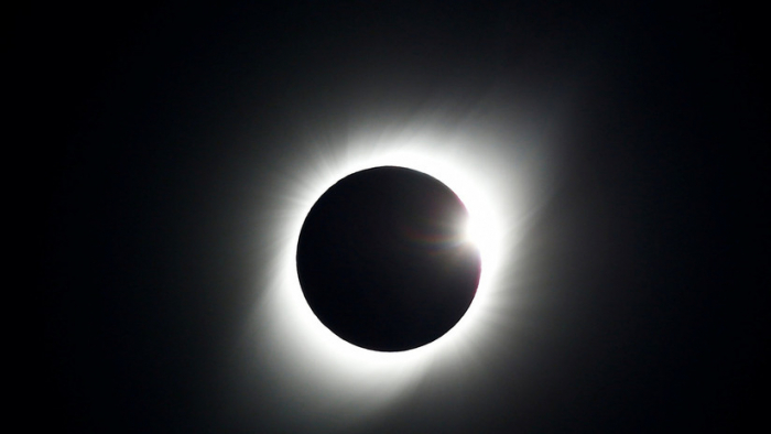   VIDEO:   Así se vivió el punto máximo del eclipse solar total