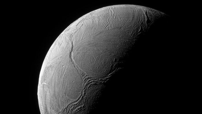 Una luna helada de Saturno podría tener la 