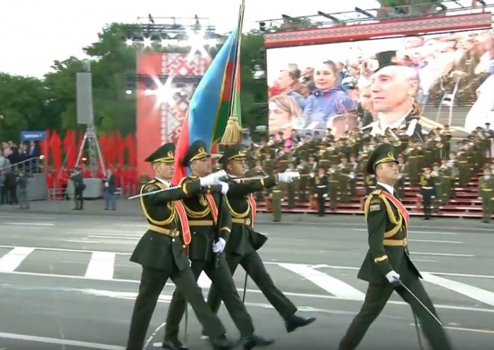   Militares azerbaiyanos en desfile militar en Minsk-   FOTO    