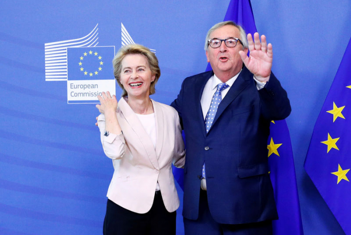 Kommissionschef Juncker bietet von der Leyen Unterstützung an