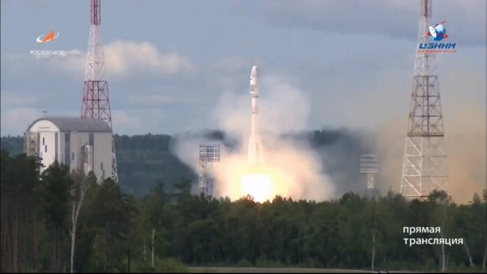   VIDEO:   Lanzamiento del cohete portador Soyuz con un nuevo satélite ruso desde el cosmódromo Vostochni