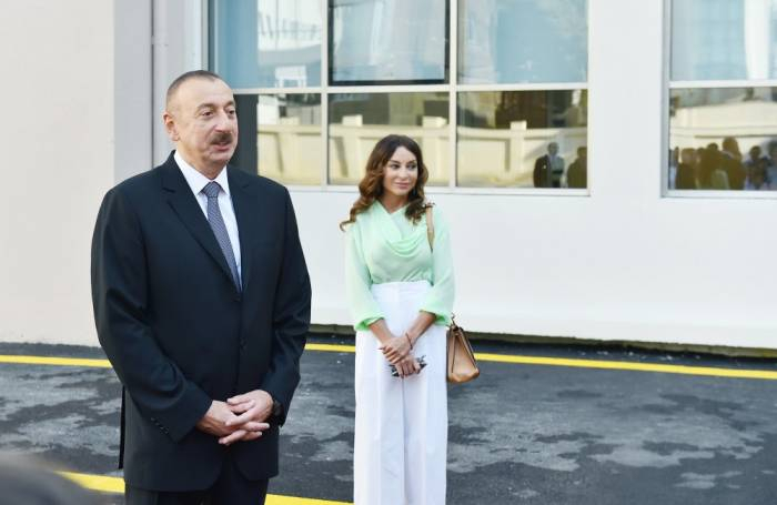   Presidente Ilham Aliyev y Primera Dama Mehriban Aliyeva inauguran el complejo residencial construido para desplazados internos  