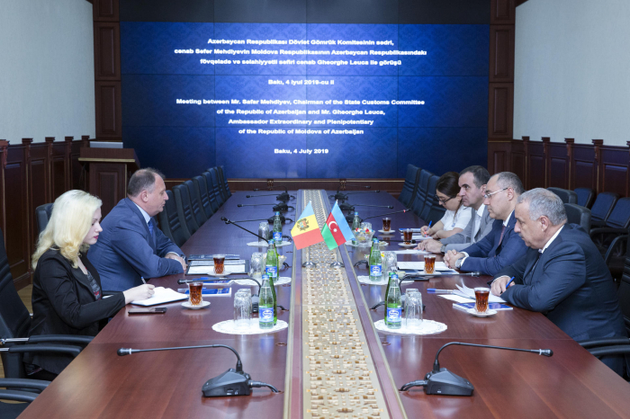   El jefe del Comité Estatal de Aduanas se reúne con el embajador de Moldavia  