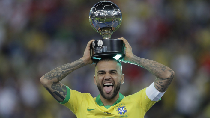 Dani Alves, nombrado el mejor jugador de la Copa América