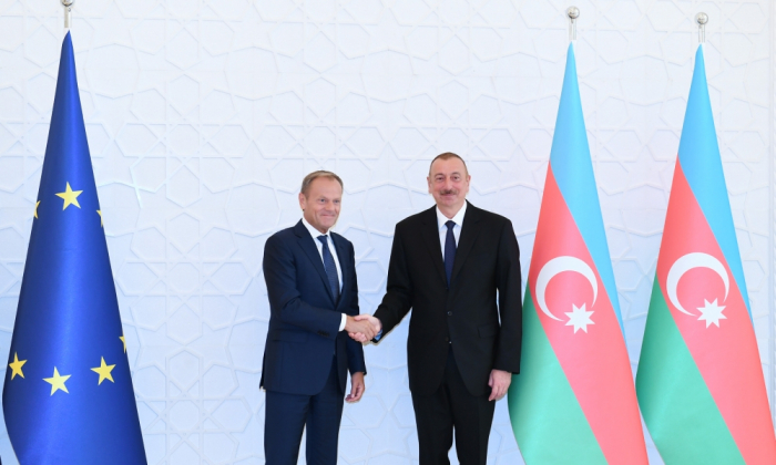   Ilham Aliyev se reúne con Donald Tusk  