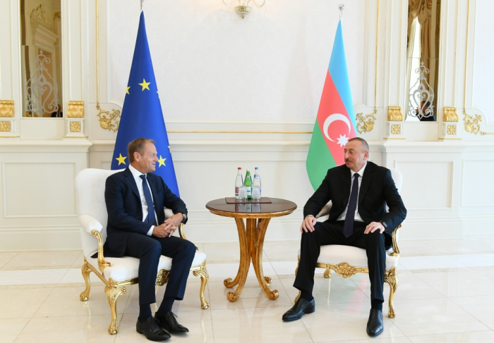  Ilham Aliyev und Donald Tusk halten ein Einzelgespräch ab 