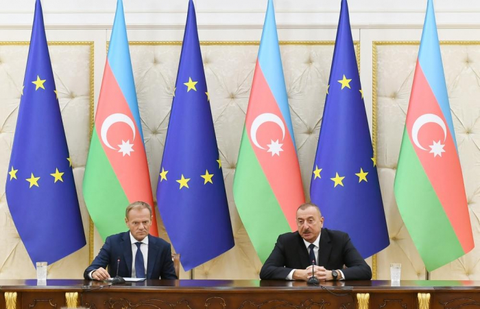   Ilham Aliyev und Donald Tusk geben Presseerklärungen ab  