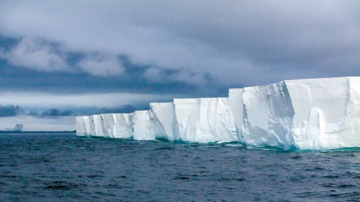 Un millonario emiratí planea remolcar un iceberg antártico hasta el golfo de Omán para combatir la sequía