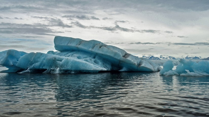 Uno de los icebergs más grandes del mundo retoma su movimiento por el océano