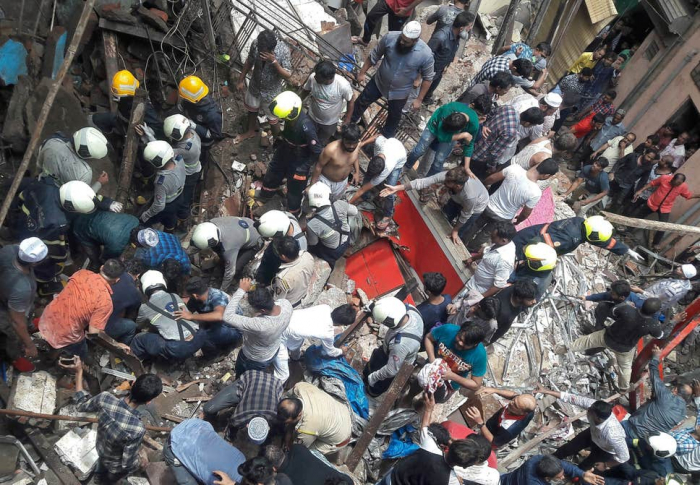 Building collapse leaves more than 40 trapped in Mumbai