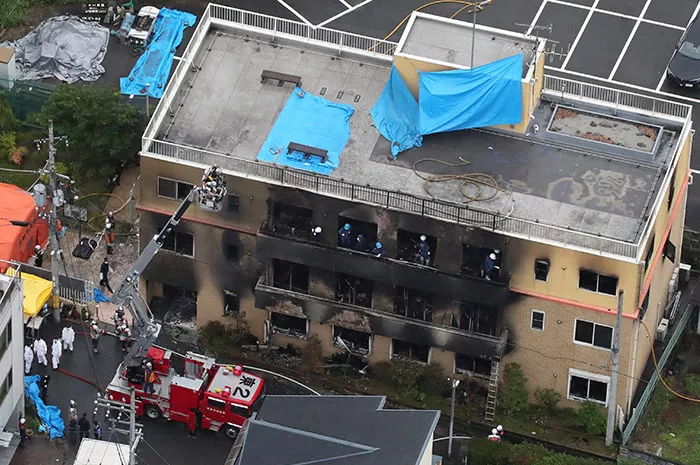  Incendio provocado mata a 33 personas en Japón 