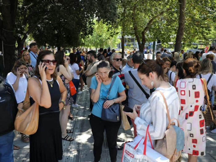  Strong earthquake felt in Greek capital 