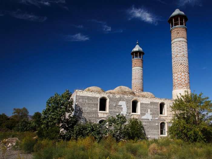  Monumentos arquitectónicos y arqueológicos históricos de Agdam se convirtieron en víctimas de la atrocidad armenia 