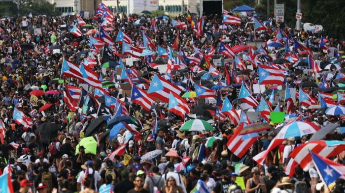 Puertorriqueños marchan para exigir la renuncia del gobernador