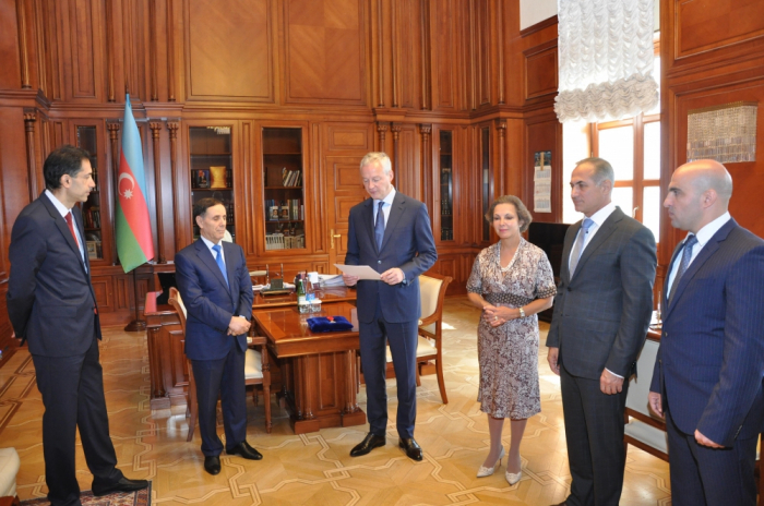 Premierminister Novruz Mammadov mit Ehrenlegion von Frankreich ausgezeichnet
