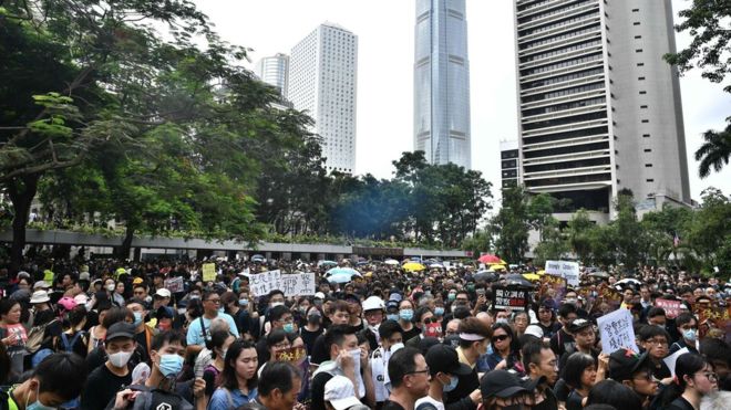 Hong Kong protests: Demonstrators defy police ban again