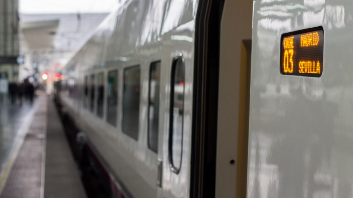 Una huelga de trabajadores ferroviarios provoca la cancelación de más de 700 trenes en España