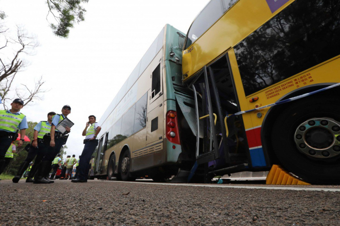 Al menos 77 heridos en una colisión de autobuses en Hong Kong