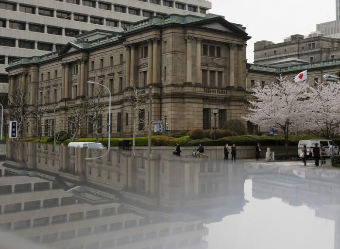Japans Notenbank hält an lockerer Geldpolitik fest